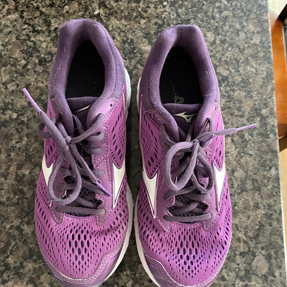 Mizuno running sneakers